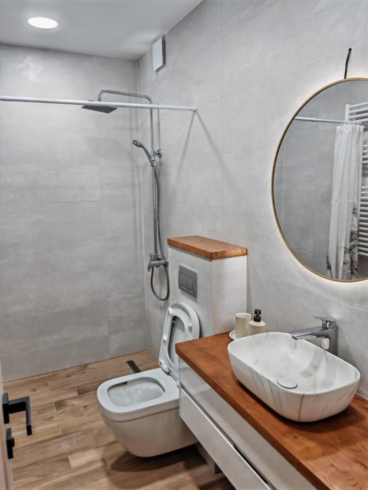 Luxury Apartment *
